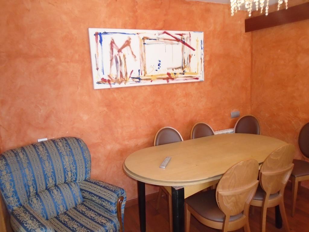 Hostal Fonda Galicia Cardedeu Eksteriør bilde