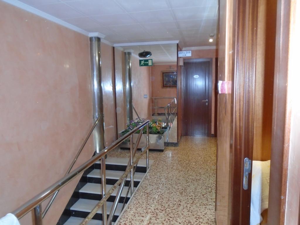 Hostal Fonda Galicia Cardedeu Eksteriør bilde