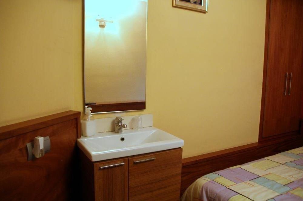 Hostal Fonda Galicia Cardedeu Eksteriør bilde