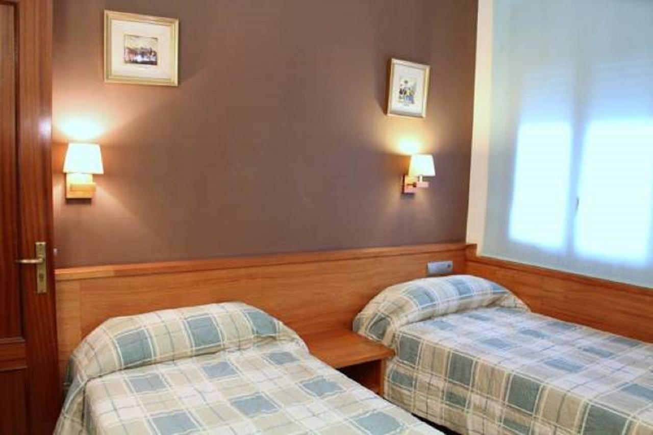 Hostal Fonda Galicia Cardedeu Eksteriør bilde