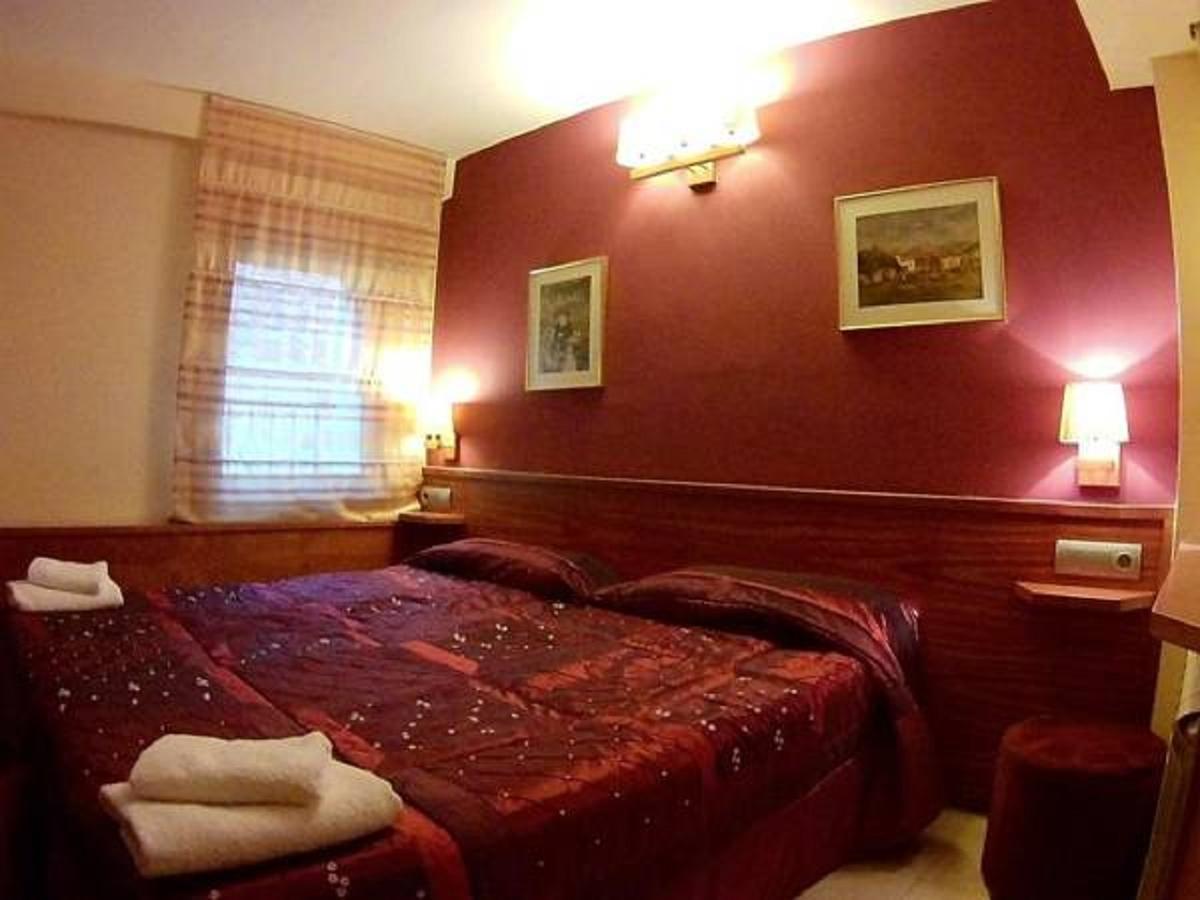 Hostal Fonda Galicia Cardedeu Eksteriør bilde