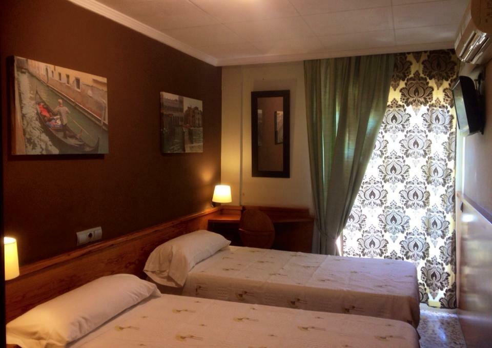 Hostal Fonda Galicia Cardedeu Eksteriør bilde