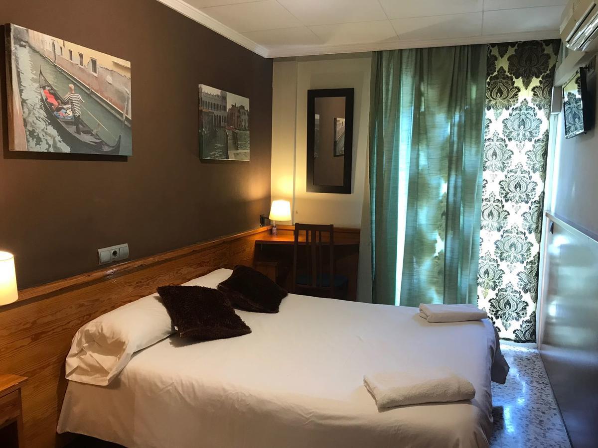 Hostal Fonda Galicia Cardedeu Eksteriør bilde