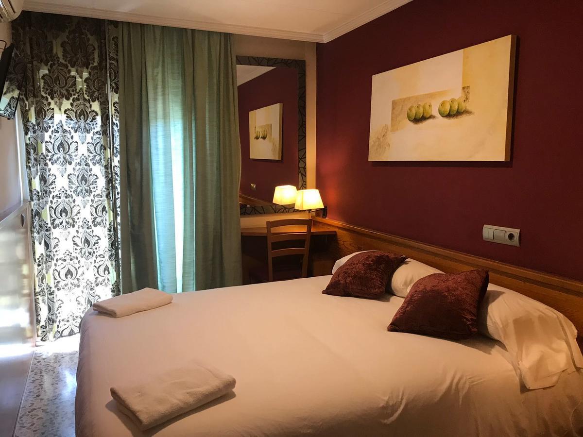 Hostal Fonda Galicia Cardedeu Eksteriør bilde