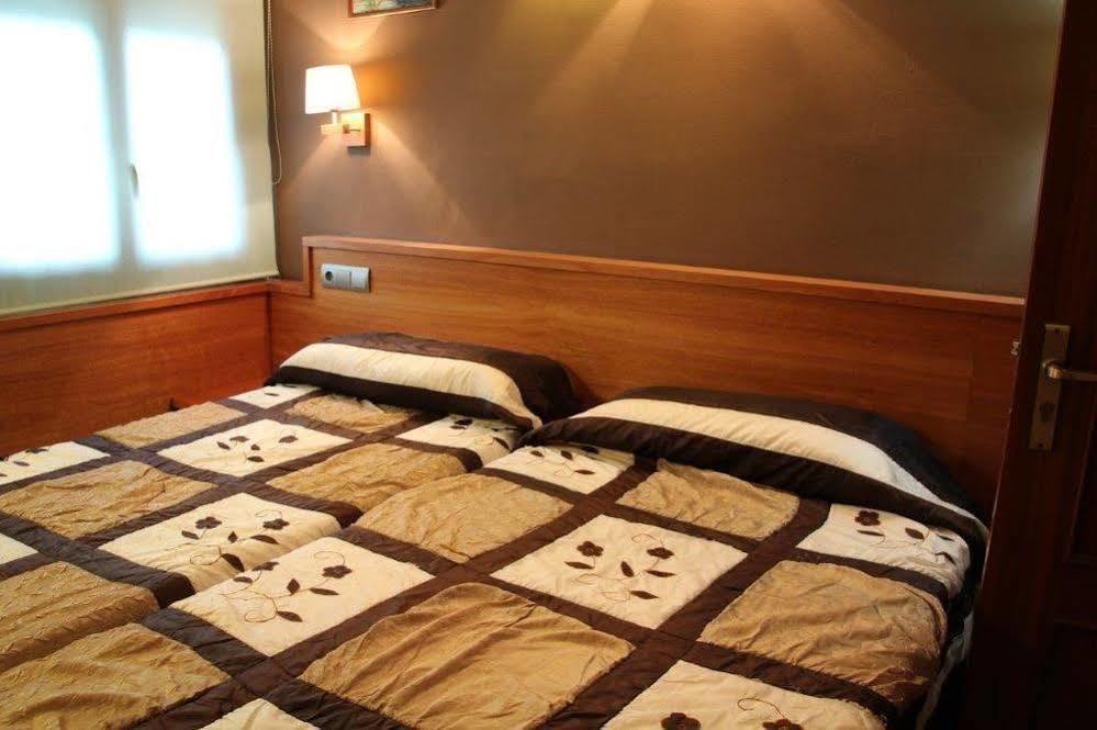 Hostal Fonda Galicia Cardedeu Eksteriør bilde