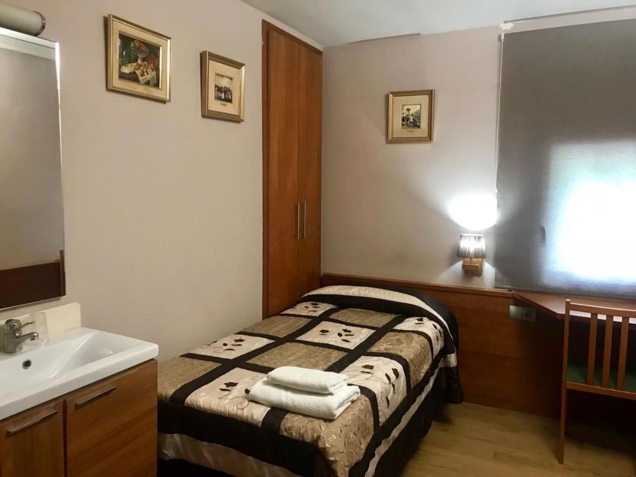 Hostal Fonda Galicia Cardedeu Eksteriør bilde